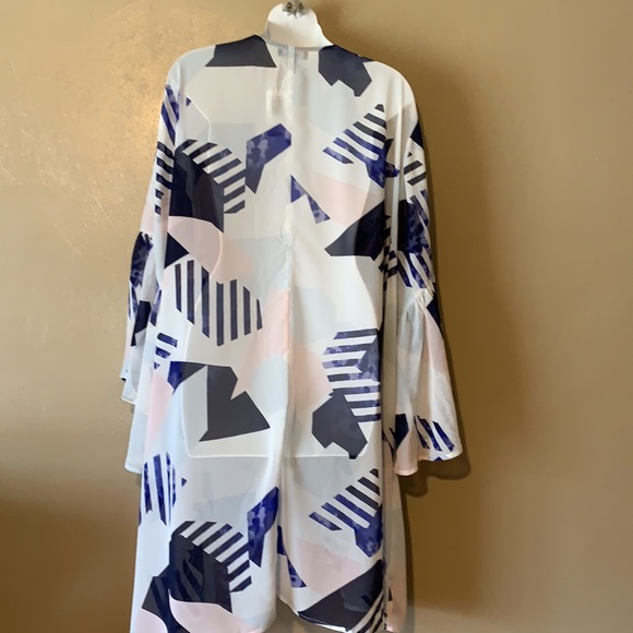Torrid size 3/4 multicolored sheer open top with bell sleeves - Picture 4 of 6